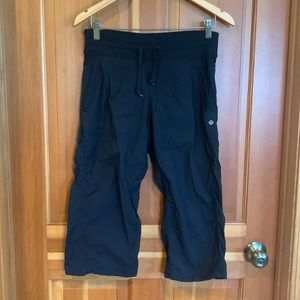 Lululemon elastic waist workout capris